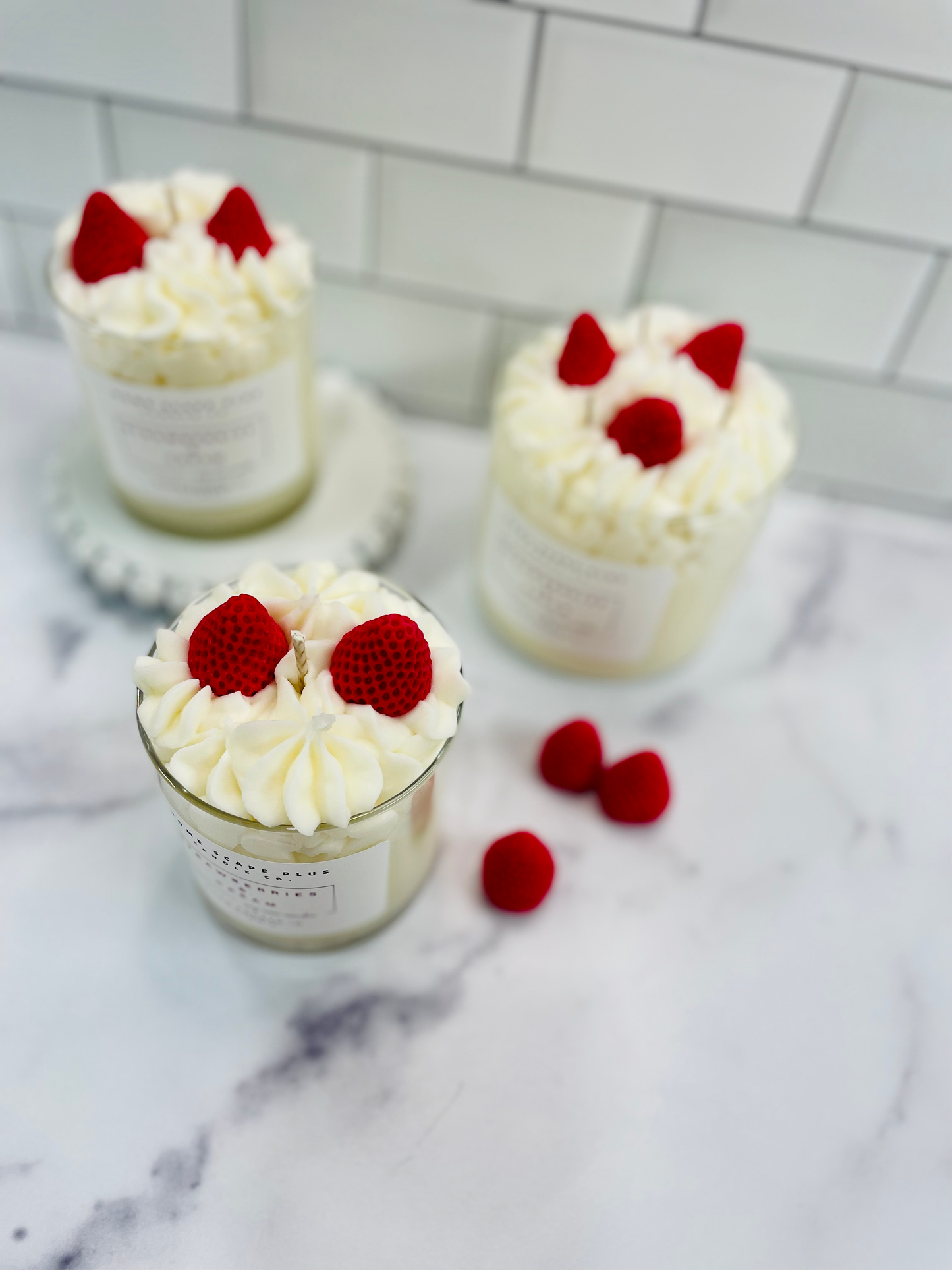 Soy Wax Candle/Strawberries & Cream 11oz: 11oz
