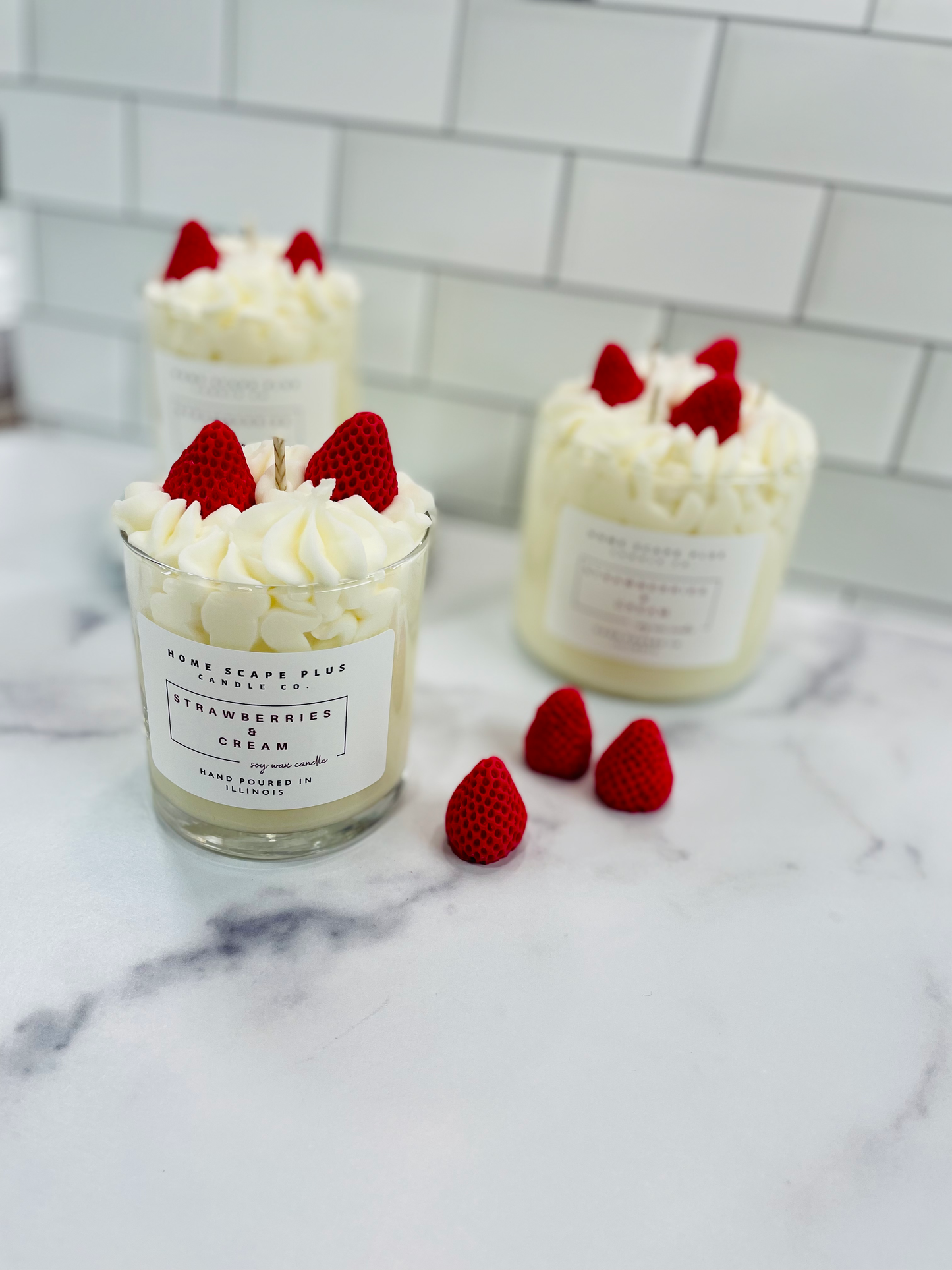 Soy Wax Candle/Strawberries & Cream 11oz: 11oz
