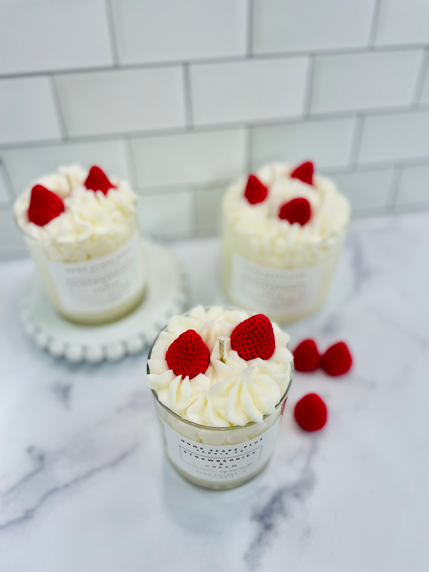 Soy Wax Candle/Strawberries & Cream 11oz: 11oz